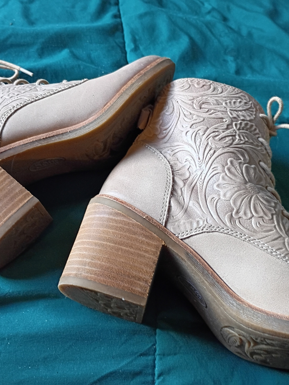 Sofft Women's Lace-Up Embossed Ankle Boots in Light Beige 7 M - Picture 6 of 7